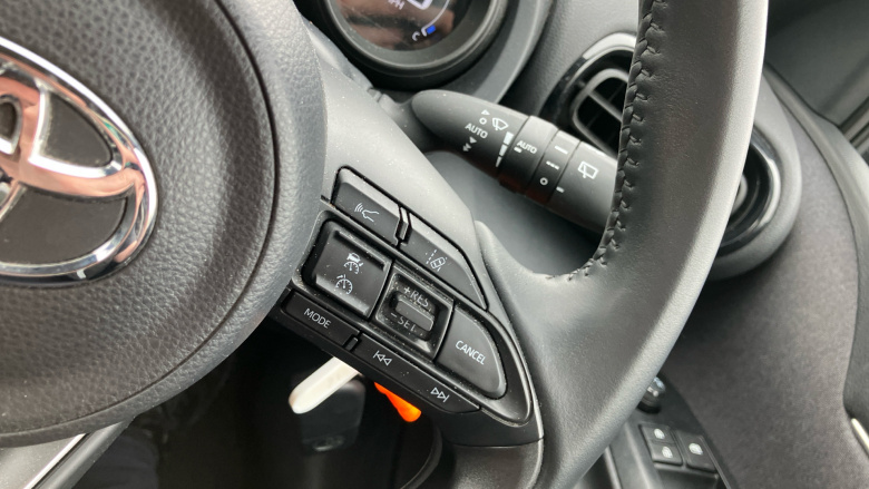 Toyota Yaris 1.5 Hybrid Design 5dr CVT Hybrid Hatchback